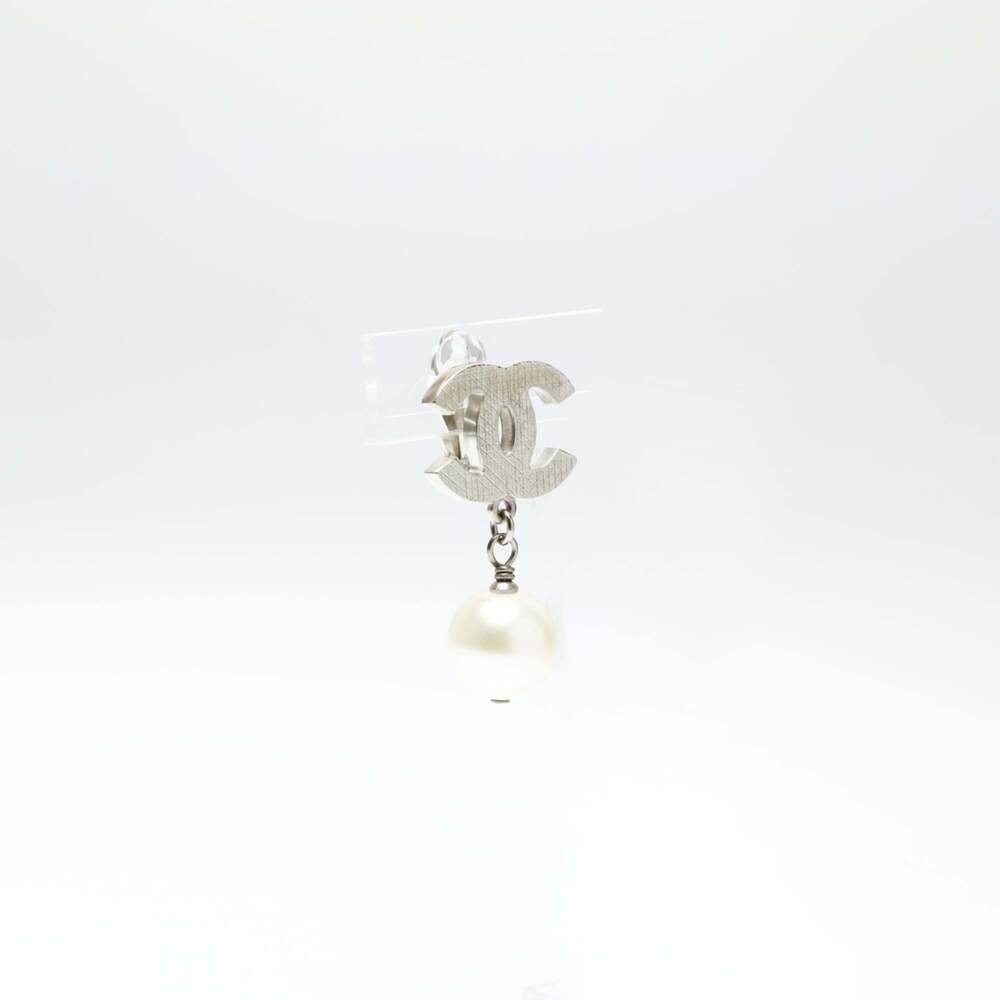 CHANEL Silver Pearl Logo Earrings - Picture 5 of 7